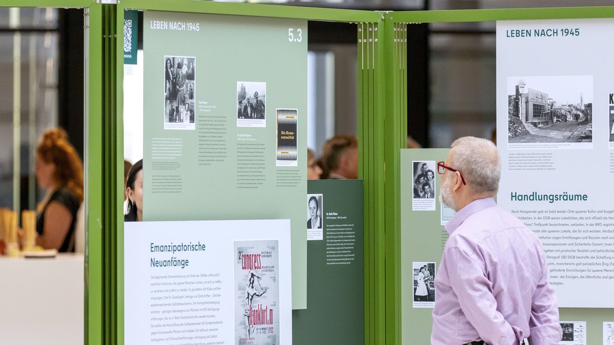 Eindrücke der Ausstellung "Gefährdet leben". 