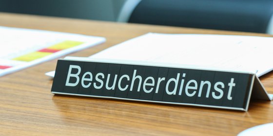 Bild: © Focke Strangmann Schild: Besucherdienst